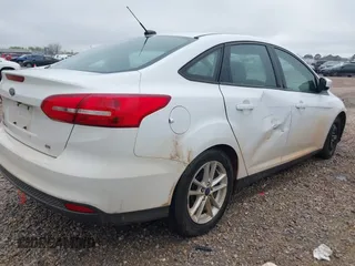 2018 Ford Focus SE z VIN 1FADP3F23JL225333, wystawiony jako IAAI lot #41758445 z przebiegiem 133 307 mil mil oraz . Historia ofert i sprzedaży dostępna na DreamBid. Obrazek 4.