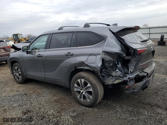 2024 Toyota Highlander LE with VIN 5TDKDRBH1RS536292, listed as a Copart auction lot 47497415 with 9,521 mi miles and Salvage Title. Bid and sale history available at carsss.com. Image 2.