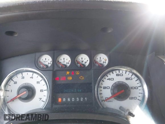 2009 Ford F-150 XL z VIN 1FTPX14V39FB15160, wystawiony jako IAAI lot #42681683 z przebiegiem 342 374 mil mil oraz . Historia ofert i sprzedaży dostępna na DreamBid. Obrazek 7.