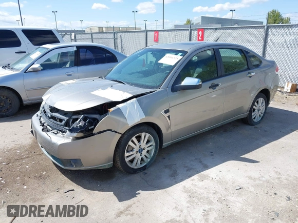 2008 Ford Focus SE z VIN 1FAHP35N78WZ94676, wystawiony jako IAAI lot #42094725 z przebiegiem 106 353 mil mil oraz . Historia ofert i sprzedaży dostępna na DreamBid. Obrazek 2.