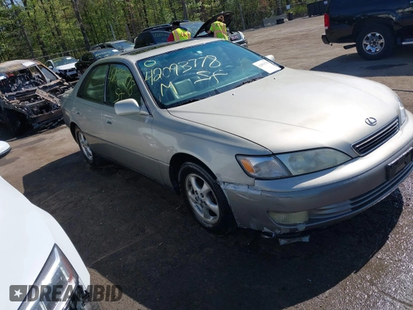 1998 Lexus ES 300 Luxury Sport Sdn with VIN JT8BF28G1W5049917, listed as a IAAI auction lot 42093778 with 331,253 mi miles. Bid and sale history available at carsss.com. Image 1.