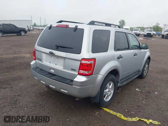 2010 Ford Escape XLT z VIN 1FMCU9DG5AKB16731, wystawiony jako IAAI lot #42322986 z przebiegiem 121 940 mil mil oraz . Historia ofert i sprzedaży dostępna na DreamBid. Obrazek 4.