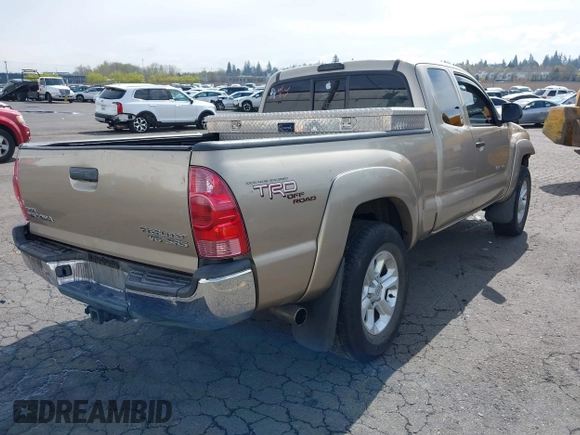 2006 Toyota Tacoma PreRunner with VIN 5TETU62N36Z164347, listed as a IAAI auction lot 41862319 with 395,554 mi miles. Bid and sale history available at carsss.com. Image 4.