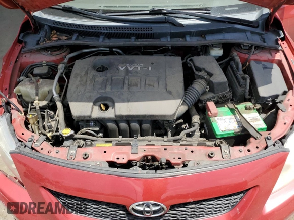 2010 Toyota Corolla z VIN 2T1BU4EE7AC397996, wystawiony jako Copart lot #61697225 z przebiegiem 180 177 mil mil oraz Szkoda całkowita • Salvage title. Historia ofert i sprzedaży dostępna na DreamBid. Obrazek 11.