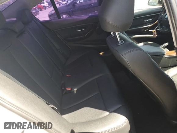2016 BMW 3 Series 320i z VIN WBA8A9C52GK619027, wystawiony jako Copart lot #48972325 z przebiegiem 118 245 mil mil oraz Szkoda całkowita • Salvage title. Historia ofert i sprzedaży dostępna na DreamBid. Obrazek 11.