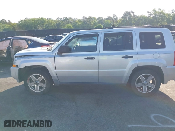 2008 Jeep Patriot Sport with VIN 1J8FT28W08D589442, listed as a IAAI auction lot 42063006 with 265,904 mi miles. Bid and sale history available at carsss.com. Image 14.