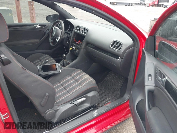 2012 Volkswagen GTI w/Conv & Sunroof z VIN WVWEV7AJ9CW292286, wystawiony jako IAAI lot #41478359 z przebiegiem 153 000 mil mil oraz . Historia ofert i sprzedaży dostępna na DreamBid. Obrazek 5.