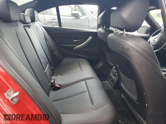 2018 BMW 3 Series 320i xDrive z VIN WBA8A3C57JA491782, wystawiony jako Copart lot #55271025 z przebiegiem 82 886 mil mil oraz Szkoda całkowita • Salvage title. Historia ofert i sprzedaży dostępna na DreamBid. Obrazek 10.