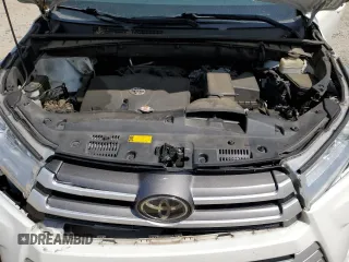 2018 Toyota Highlander SE z VIN 5TDKZRFHXJS539384, wystawiony jako Copart lot #57213565 z przebiegiem 111 375 mil mil oraz Szkoda całkowita • Salvage title. Historia ofert i sprzedaży dostępna na DreamBid. Obrazek 12.