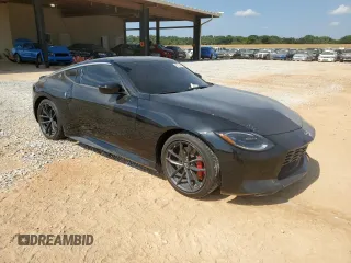2023 Nissan Z Performance z VIN JN1BZ4BH0PM310714, wystawiony jako Copart lot #62724074 z przebiegiem 7 624 mil mil oraz Szkoda całkowita • Salvage title. Historia ofert i sprzedaży dostępna na DreamBid. Obrazek 4.