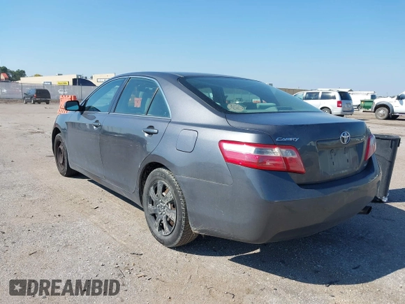 2007 Toyota Camry CE z VIN 4T1BE46K67U135198, wystawiony jako IAAI lot #40270157 z przebiegiem 211 315 mil mil oraz . Historia ofert i sprzedaży dostępna na DreamBid. Obrazek 3.