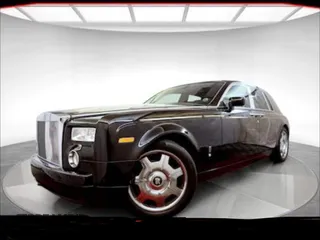 2007 Rolls-Royce Phantom z VIN SCA1S68547UX08XXX, wystawiony jako Copart lot #59255705 z przebiegiem 27 777 mil mil oraz Tytuł czysty. Historia ofert i sprzedaży dostępna na DreamBid. Obrazek 2.