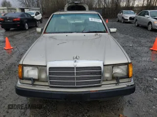 1991 Mercedes-Benz 300 E with VIN WDBEA30D1MB375752, listed as a Copart auction lot 88124765 with 212,825 mi miles and Clean Title. Bid and sale history available at DreamBid. Image 5.