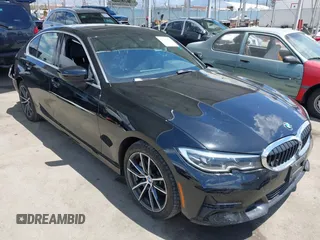 2021 BMW 3 Series 330i z VIN 3MW5R1J07M8B83681, wystawiony jako IAAI lot #42238824 z przebiegiem 57 250 mil mil oraz . Historia ofert i sprzedaży dostępna na DreamBid. Obrazek 1.