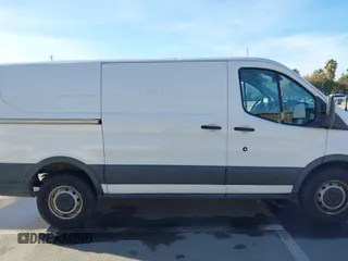 2016 Ford Transit Cargo z VIN 1FTYR1YM3GKA01650, wystawiony jako IAAI lot #41242238 z przebiegiem 145 073 mil mil oraz . Historia ofert i sprzedaży dostępna na DreamBid. Obrazek 14.