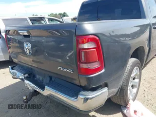2019 Ram 1500 Big Horn z VIN 1C6RRFFG8KN743717, wystawiony jako IAAI lot #40321463 z przebiegiem 89 387 mil mil oraz . Historia ofert i sprzedaży dostępna na DreamBid. Obrazek 19.