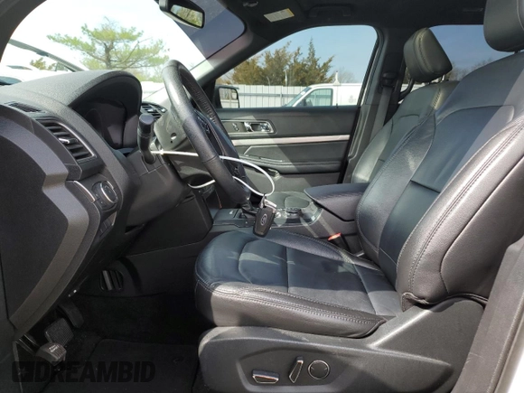 2018 Ford Explorer XLT z VIN 1FM5K8D88JGA61972, wystawiony jako Copart lot #52791995 z przebiegiem 73 648 mil mil oraz Szkoda całkowita • Salvage title. Historia ofert i sprzedaży dostępna na DreamBid. Obrazek 7.