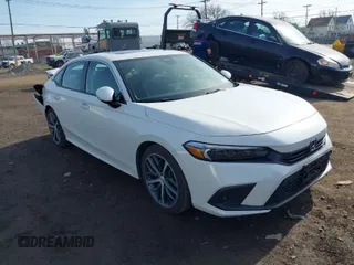 2024 Honda Civic Touring z VIN 2HGFE1F95RH303177, wystawiony jako IAAI lot #41800005 z przebiegiem 10 586 mil mil oraz . Historia ofert i sprzedaży dostępna na DreamBid. Obrazek 1.