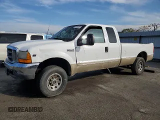 2000 Ford Super Duty F-250 XL with VIN 1FTNX21S1YEB62621, listed as a Copart auction lot 87630545 with 204,488 mi miles and Salvage Title. Bid and sale history available at carsss.com. Image 1.