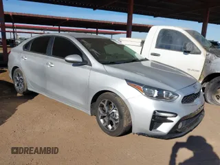 2021 Kia Forte LXS with VIN 3KPF24ADXME414011, listed as a IAAI auction lot 41625984 with 47,186 mi miles. Bid and sale history available at carsss.com. Image 1.