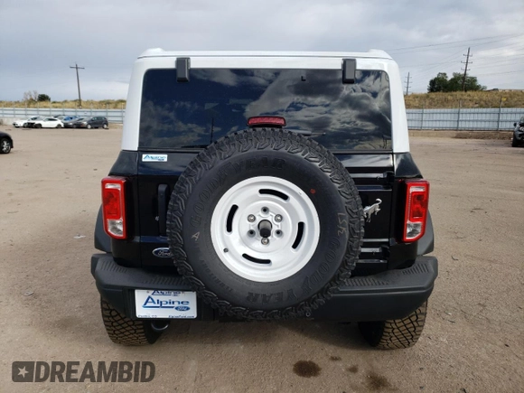 2024 Ford Bronco Heritage Edition z VIN 1FMDE4CH2RLA74426, wystawiony jako Copart lot #76751144 z przebiegiem 629 mil mil oraz Szkoda całkowita • Salvage title. Historia ofert i sprzedaży dostępna na DreamBid. Obrazek 6.