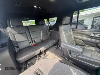 2021 Chevrolet Suburban RST z VIN 1GNSCEKD7MR335410, wystawiony jako Copart lot #59538955 z przebiegiem 184 730 mil mil oraz Czysty tytuł • Clean title. Historia ofert i sprzedaży dostępna na DreamBid. Obrazek 6.