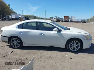 2013 Nissan Maxima SV z VIN 1N4AA5AP9DC806486, wystawiony jako IAAI lot #42159266 z przebiegiem 102 908 mil mil oraz . Historia ofert i sprzedaży dostępna na DreamBid. Obrazek 14.