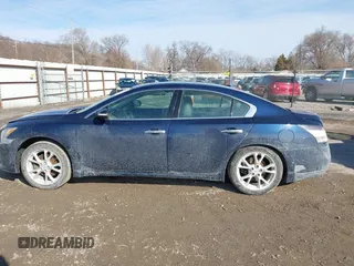 2014 Nissan Maxima SV z VIN 1N4AA5AP7EC460794, wystawiony jako IAAI lot #41493155 z przebiegiem 134 179 mil mil oraz . Historia ofert i sprzedaży dostępna na DreamBid. Obrazek 14.