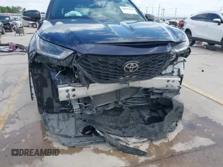 2022 Toyota Highlander XSE z VIN 5TDLZRAHXNS132750, wystawiony jako IAAI lot #42041166 z przebiegiem 39 793 mil mil oraz . Historia ofert i sprzedaży dostępna na DreamBid. Obrazek 18.