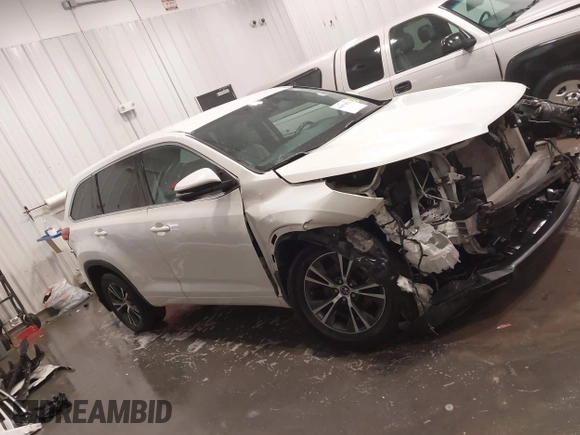 2018 Toyota Highlander LE with VIN 5TDBZRFH9JS821645, listed as a IAAI auction lot 41871971 with 98,426 mi miles and . Bid and sale history available at DreamBid. Image 14.