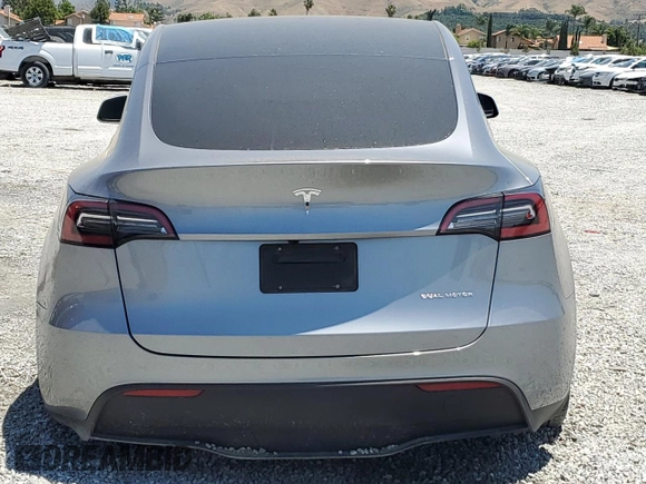 2024 Tesla Model Y Long Range with VIN 7SAYGDEE0RA288420, listed as a Copart auction lot 59159015 with 7,831 mi miles and Salvage title. Bid and sale history available at DreamBid. Image 6.