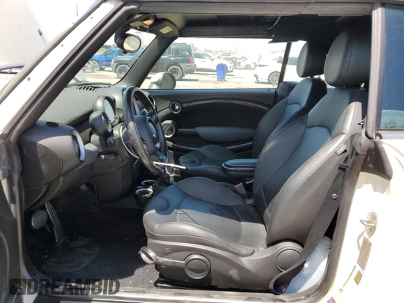 2011 MINI Convertible S with VIN WMWZP3C51BTX83131, listed as a Copart auction lot 57136355 with 118,364 mi miles and Clean Title. Bid and sale history available at DreamBid. Image 7.