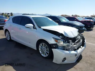 2013 Lexus CT 200h z VIN JTHKD5BH4D2143913, wystawiony jako IAAI lot #42324111 z przebiegiem 153 855 mil mil oraz . Historia ofert i sprzedaży dostępna na DreamBid. Obrazek 1.