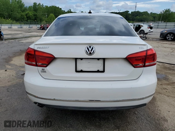 2013 Volkswagen Passat SEL Premium z VIN 1VWCH7A30DC039521, wystawiony jako Copart lot #56795935 z przebiegiem 127 052 mil mil oraz Nie do naprawy • Non repairable. Historia ofert i sprzedaży dostępna na DreamBid. Obrazek 6.