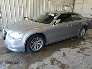 2017 Chrysler 300 Limited z VIN 2C3CCAAG4HH577048, wystawiony jako Copart lot #54881235 z przebiegiem 79 681 mil mil oraz Szkoda całkowita • Salvage title. Historia ofert i sprzedaży dostępna na DreamBid. Obrazek 1.