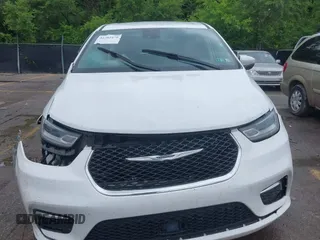 2023 Chrysler Pacifica Hybrid Touring L z VIN 2C4RC1L78PR608880, wystawiony jako IAAI lot #42382470 z przebiegiem 64 278 mil mil oraz . Historia ofert i sprzedaży dostępna na DreamBid. Obrazek 12.