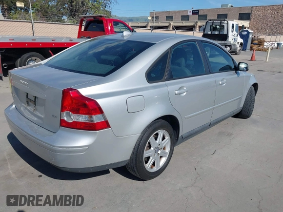 2007 Volvo S40 2.4L with VIN YV1MS390372260353, listed as a IAAI auction lot 41973668 with 161,420 mi miles. Bid and sale history available at carsss.com. Image 4.