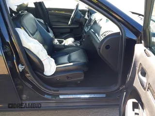 2019 Chrysler 300 Limited with VIN 2C3CCAKG8KH610865, listed as a IAAI auction lot 41668294 with 121,656 mi miles. Bid and sale history available at carsss.com. Image 5.