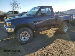 1995 Toyota Pickup DLX z VIN 4TARN01P3SZ319455, wystawiony jako Copart lot #88575605 z przebiegiem 367 898 mil mil oraz Szkoda całkowita • Salvage title. Historia ofert i sprzedaży dostępna na DreamBid. Obrazek 1.