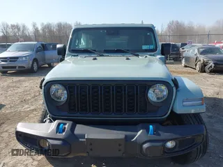 2024 Jeep Wrangler Willys z VIN 1C4RJXN67RW169632, wystawiony jako IAAI lot #42074574 z przebiegiem 18 714 mil mil oraz . Historia ofert i sprzedaży dostępna na DreamBid. Obrazek 13.
