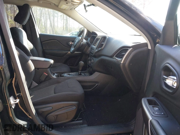 2019 Jeep Cherokee Latitude with VIN 1C4PJLCB6KD490529, listed as a IAAI auction lot 41890940 with 113,147 mi miles. Bid and sale history available at carsss.com. Image 5.