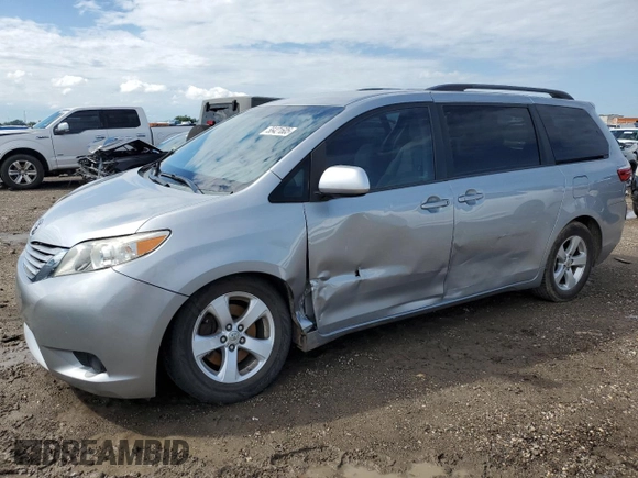2015 Toyota Sienna LE AAS z VIN 5TDKK3DC1FS678805, wystawiony jako Copart lot #56421605 z przebiegiem 80 435 mil mil oraz Szkoda całkowita • Salvage title. Historia ofert i sprzedaży dostępna na DreamBid. Obrazek 1.