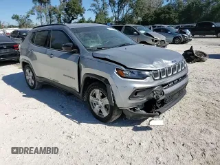 2022 Jeep Compass Altitude z VIN 3C4NJCBB7NT139457, wystawiony jako Copart lot #83322804 z przebiegiem 47 017 mil mil oraz Szkoda całkowita • Salvage title. Historia ofert i sprzedaży dostępna na DreamBid. Obrazek 12.