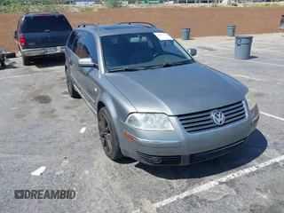 2003 Volkswagen Passat GLX z VIN WVWYH63BX3E462424, wystawiony jako IAAI lot #42471156 z przebiegiem 255 822 mil mil oraz . Historia ofert i sprzedaży dostępna na DreamBid. Obrazek 1.