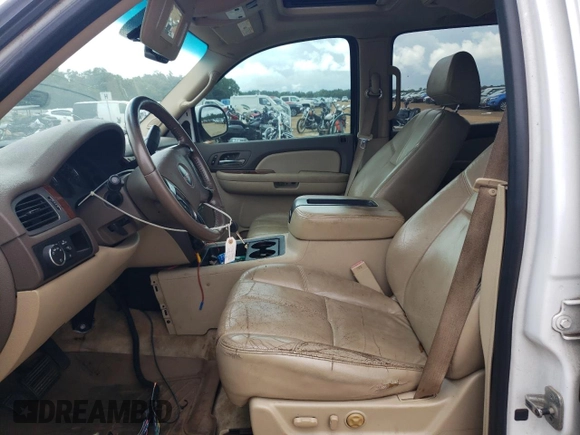 2008 GMC Yukon XL SLE w/3SA with VIN 1GKFC160X8R177911, listed as a Copart auction lot 71835274 with Not Provided miles and Salvage Title. Bid and sale history available at carsss.com. Image 8.