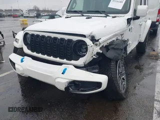 2024 Jeep Wrangler High Altitude z VIN 1C4RJXU6XRW209302, wystawiony jako IAAI lot #41116289 z przebiegiem 2 862 mil mil oraz . Historia ofert i sprzedaży dostępna na DreamBid. Obrazek 6.