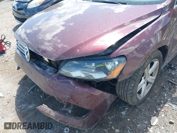 2013 Volkswagen Passat SE z VIN 1VWBP7A35DC080144, wystawiony jako IAAI lot #42191470 z przebiegiem 158 259 mil mil oraz . Historia ofert i sprzedaży dostępna na DreamBid. Obrazek 6.
