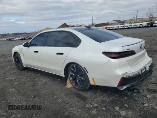 2024 BMW 7 Series 760i xDrive z VIN WBA33EJ00RCR97722, wystawiony jako Copart lot #47342765 z przebiegiem 3 921 mil mil oraz Szkoda całkowita • Salvage title. Historia ofert i sprzedaży dostępna na DreamBid. Obrazek 2.