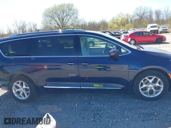 2018 Chrysler Pacifica Touring L z VIN 2C4RC1BGXJR126520, wystawiony jako IAAI lot #42223746 z przebiegiem 117 847 mil mil oraz . Historia ofert i sprzedaży dostępna na DreamBid. Obrazek 14.