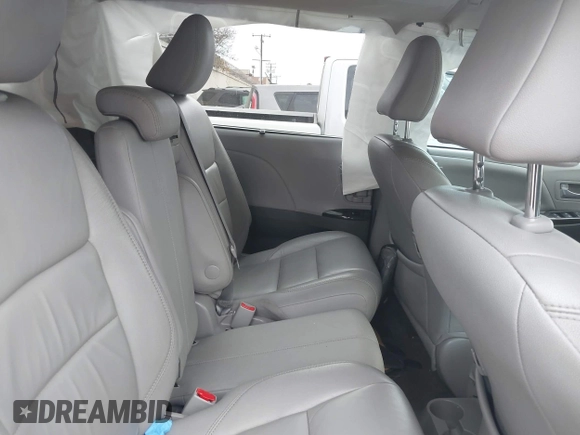 2018 Toyota Sienna XLE Auto Access Seat with VIN 5TDYZ3DC8JS932914, listed as a IAAI auction lot 41178252 with 112,009 mi miles. Bid and sale history available at carsss.com. Image 8.